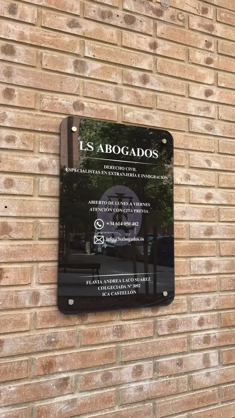 Placa de LS Abogados en Valencia con la colegiación 3092 del ICA Castellón